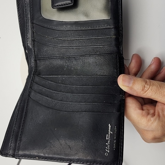 Salvatore Farrigamo Black Designer Embossed Leather Bag With COA - Picture 8 of 15